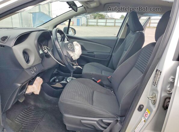 VNKKTUD38GA064097 2016 TOYOTA YARIS Silver Вид салону спереду