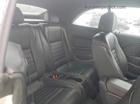 W04WH3N59HG117002 2017 BUICK CASCADA White Widok tylnych siedzeń