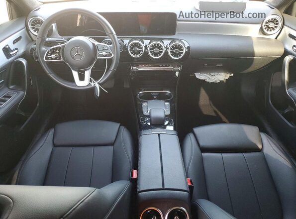 W1K3G4EB1NJ337861 2022 MERCEDES-BENZ A Black Widok deski rozdzielczej