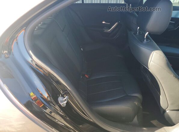 W1K3G4EB1NJ337861 2022 MERCEDES-BENZ A Black Widok tylnych siedzeń