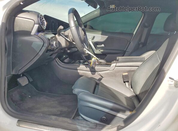 W1K3G4EB1NJ341814 2022 MERCEDES-BENZ A White Vista interior delantera