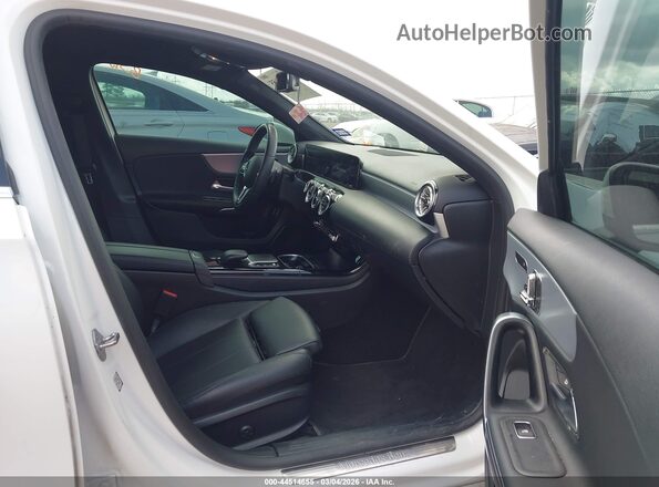 W1K3G4EB2NJ337772 2022 MERCEDES-BENZ A 220 White Սալոնի դիմացի տեսք