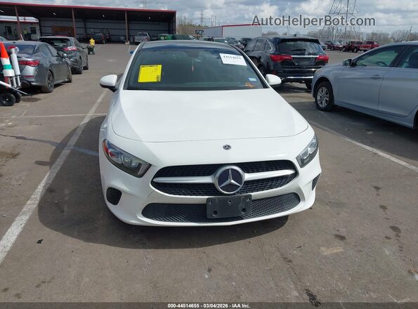 W1K3G4EB2NJ337772 2022 MERCEDES-BENZ A 220 White Սարքավորումների վահանակի տեսք