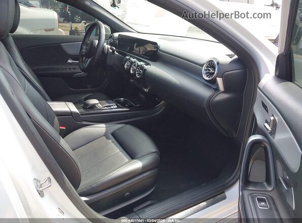 W1K3G4EB4LJ201575 2020 MERCEDES-BENZ A 220 White წინა სალონის ხედი