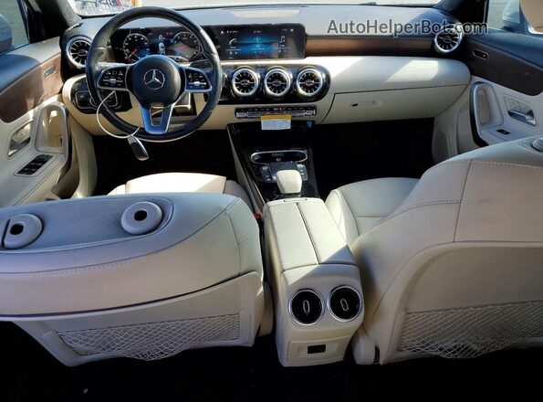 W1K3G4EB4NJ365394 2022 MERCEDES-BENZ A White Widok deski rozdzielczej