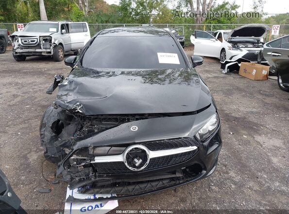 W1K3G4EB9NJ368260 2022 MERCEDES-BENZ A 220 Black Սարքավորումների վահանակի տեսք