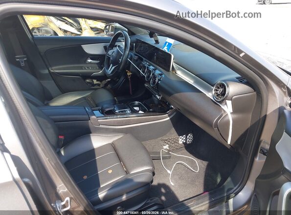 W1K3G4FB0LW043740 2020 MERCEDES-BENZ A 220 Серый Вид салона спереди