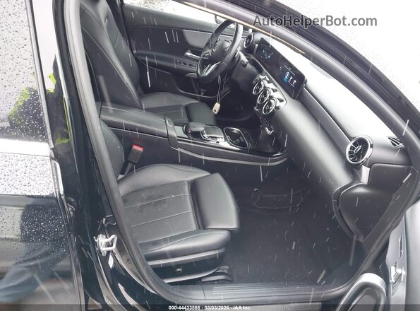 W1K3G4FB4LW047516 2020 MERCEDES-BENZ A 220 Черный Вид салона спереди