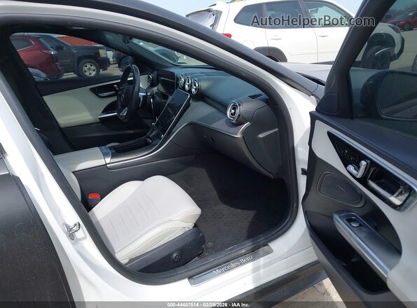 W1KAF4HB8PR083740 2023 MERCEDES-BENZ C-CLASS Серебряный Вид салона спереди