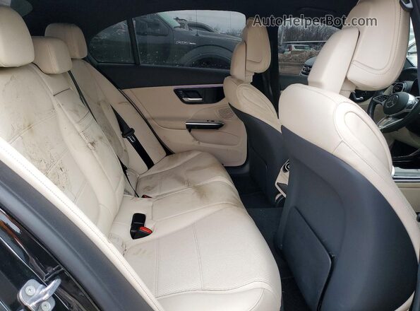 W1KAF4HB8PR131897 2023 MERCEDES-BENZ C Black Widok tylnych siedzeń