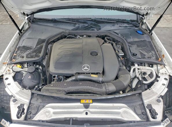 W1KWF8DB6MR633130 2021 MERCEDES-BENZ C White Widok wnętrza z tyłu