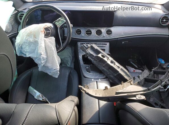 W1KZF8EB3MA879448 2021 MERCEDES-BENZ E Silver Widok deski rozdzielczej