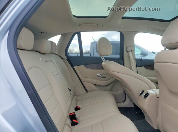 W1N0G8EB5MF927513 2021 MERCEDES-BENZ GLC-CLASS Silver Widok tylnych siedzeń