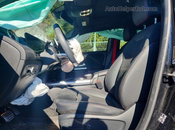 W1N4N5DB1PJ474726 2023 MERCEDES-BENZ GLA Black წინა სალონის ხედი