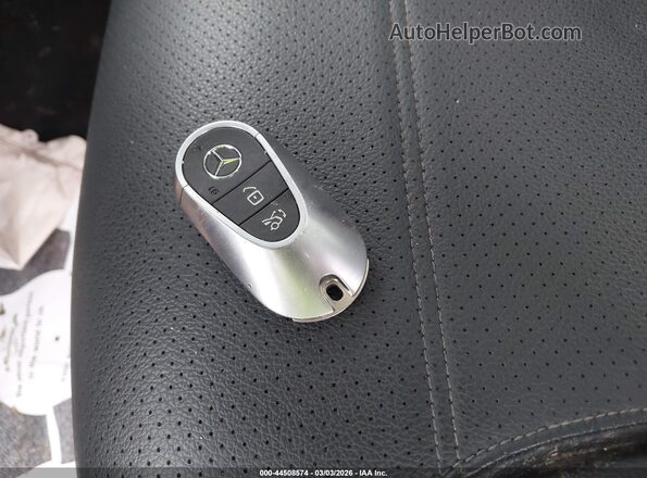 W1NKM4HB5PU031783 2023 MERCEDES-BENZ GLC 300 Серебряный Вид панели приборов