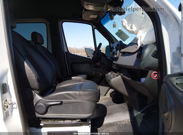 W1W4ECHY3MT073919 2021 MERCEDES-BENZ SPRINTER White Widok wnętrza z przodu