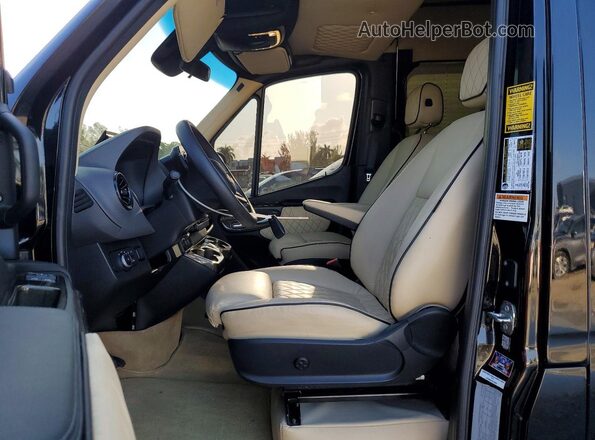 W1X4EBHY4MT069920 2021 MERCEDES-BENZ SPRINTER Black Вид салону спереду