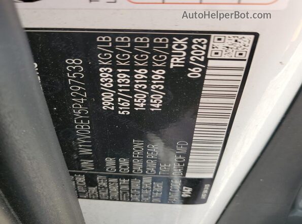 W1YV0BEY5P4297538 2023 MERCEDES-BENZ METRIS White Widok naklejki z numerem VIN