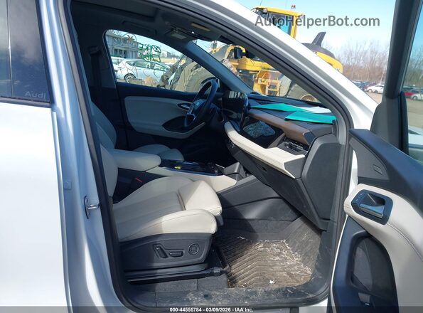 WA124BGF5SA009111 2025 AUDI Q6 E-TRON White წინა სალონის ხედი