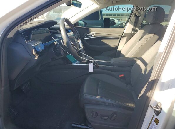 WA12AAGE6MB006967 2021 AUDI E-TRON White წინა სალონის ხედი