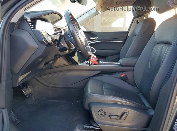 WA12AAGE7MB003267 2021 AUDI E-TRON Серый Вид салона спереди