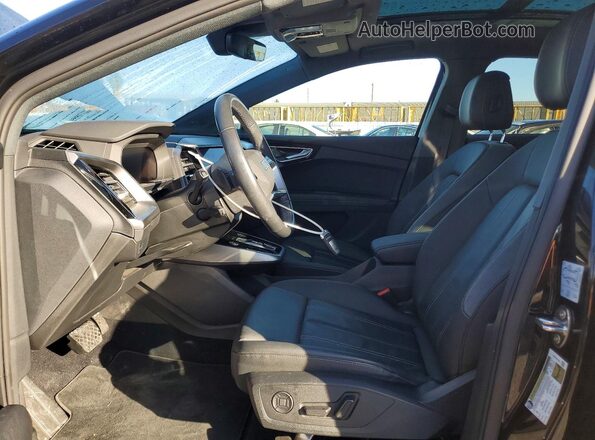 WA132BFZ0PP011617 2023 AUDI Q4 Black Вид салону спереду