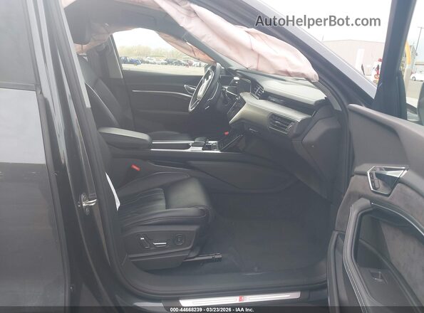 WA13AAGE7MB020722 2021 AUDI E-TRON Серый Вид салона спереди