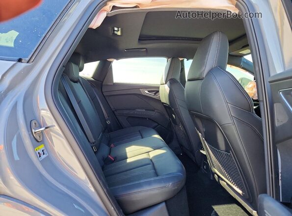 WA13UBFZ8RP060030 2024 AUDI Q4 Серый Вид задних сидений