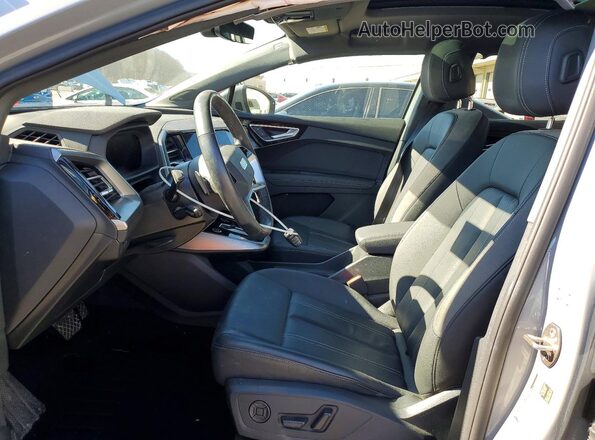 WA142BFZ8PP046412 2023 AUDI Q4 Gray წინა სალონის ხედი