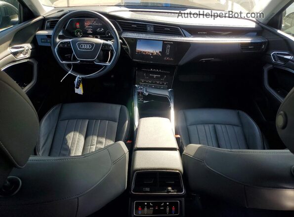 WA14AAGEXRB046212 2024 AUDI Q8 Black Առջևի վահանակի տեսք