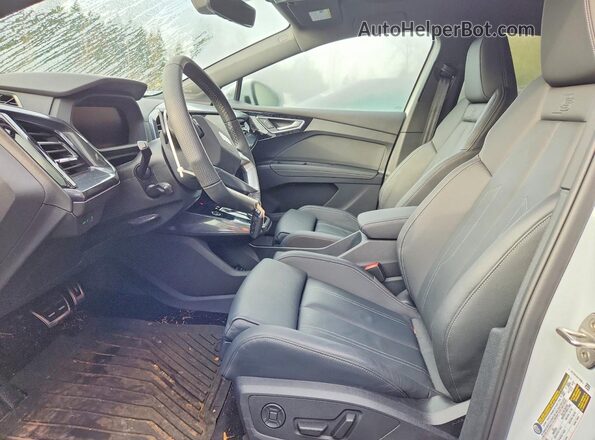 WA14UBFZ1SP054032 2025 AUDI Q4 Белый 