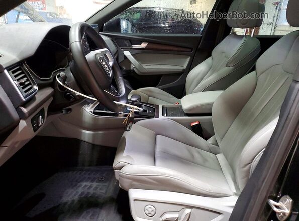 WA15AAFY6M2135753 2021 AUDI Q5 Black Вид салону спереду