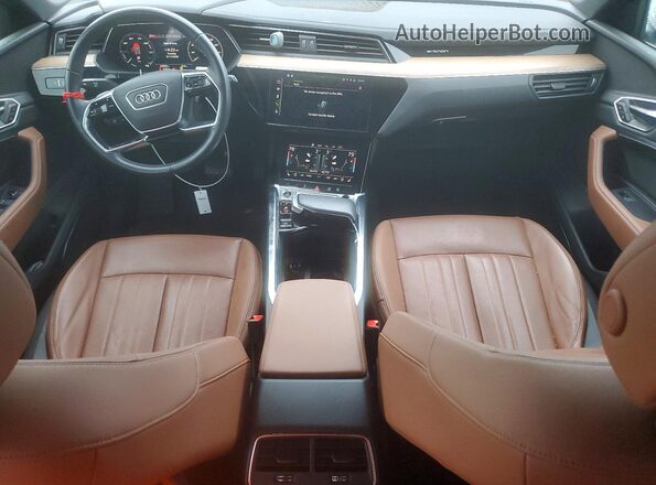 WA15AAGE1RB031621 2024 AUDI Q8 Белый Вид панели приборов