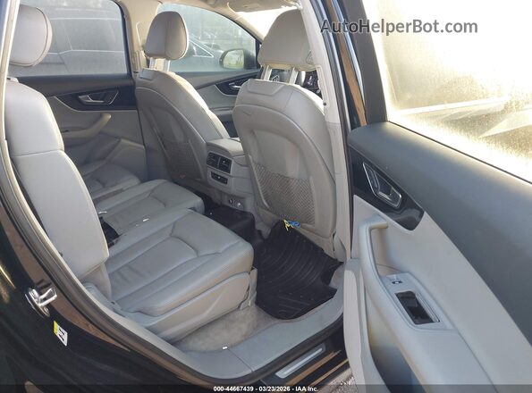 WA1AAAF77KD011742 2019 AUDI Q7 Black Вид наклейки з VIN-кодом
