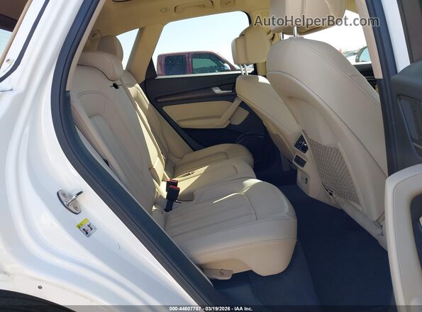 WA1AAAFY9M2046404 2021 AUDI Q5  Vista de la etiqueta del VIN
