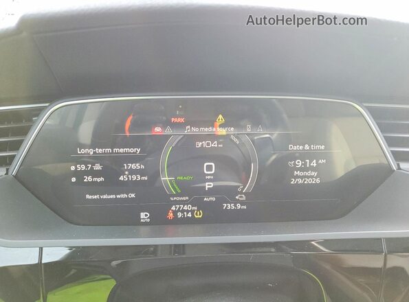 WA1AAAGE0MB008158 2021 AUDI E-TRON Синий Вид щитка приборов