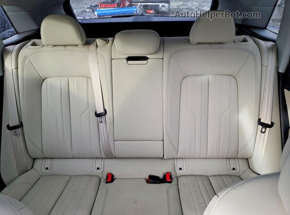 WA1AAAGE0MB008158 2021 AUDI E-TRON Синий Вид задних сидений