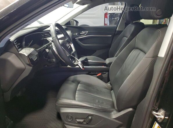 WA1AAAGE6MB025420 2021 AUDI E-TRON Black Вид салону спереду