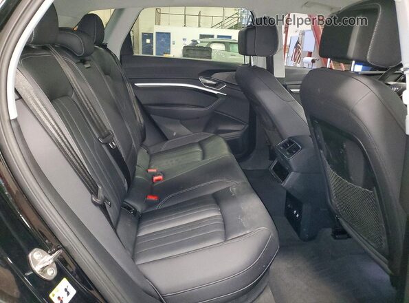 WA1AAAGE6MB025420 2021 AUDI E-TRON Black Вид задньої частини салону