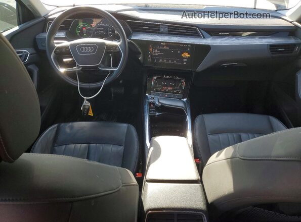 WA1AAAGE8MB014371 2021 AUDI E-TRON Черный Вид панели приборов