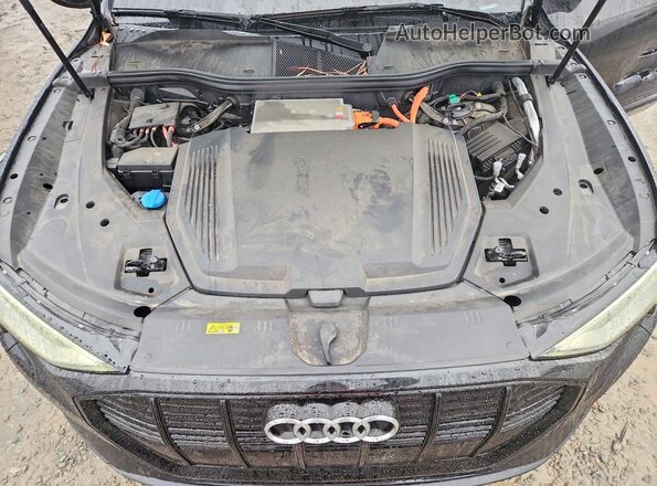 WA1AAAGE8MB018548 2021 AUDI E-TRON Black ძრავის განყოფილების ხედი