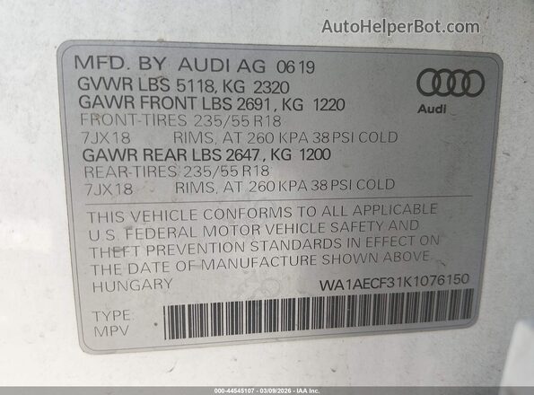 WA1AECF31K1076150 2019 AUDI Q3 White Widok komory silnika