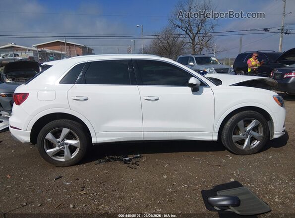 WA1AECF31K1076150 2019 AUDI Q3 White Widok wnętrza 360 stopni
