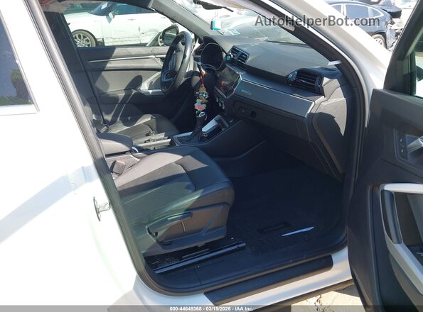 WA1AECF36K1072675 2019 AUDI Q3 White Вид салону спереду