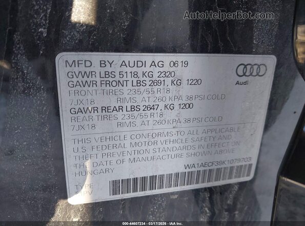WA1AECF39K1079703 2019 AUDI Q3 Black Vista del compartimento del motor