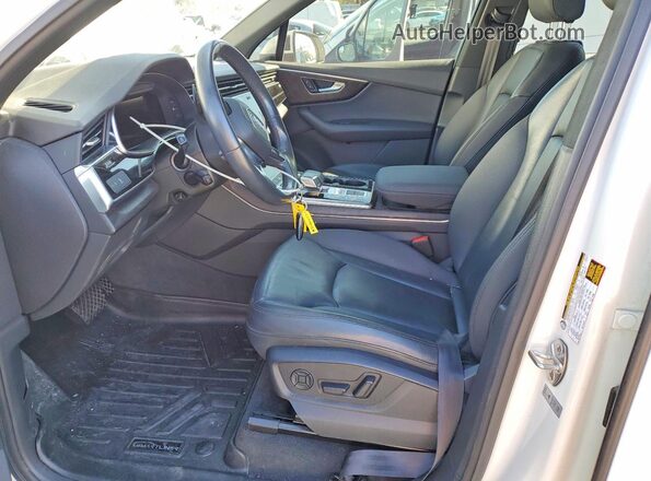 WA1AJAF70MD030250 2021 AUDI Q7 White წინა სალონის ხედი
