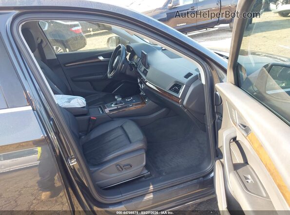 WA1ANAFY2L2023324 2020 AUDI Q5 Gray Front interior view