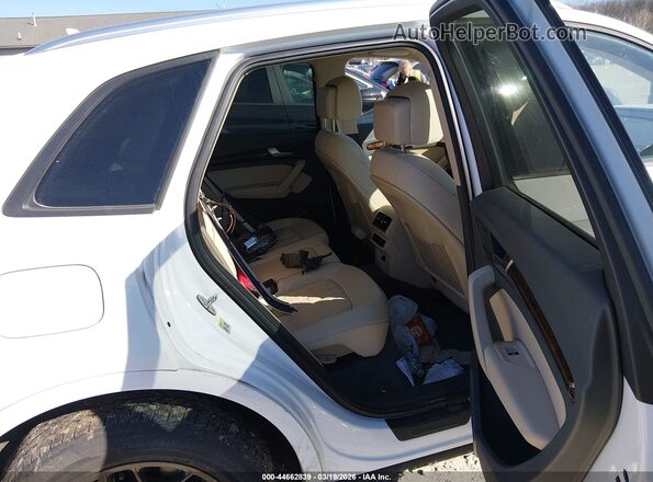 WA1ANAFY3J2029548 2018 AUDI Q5 White Widok naklejki z numerem VIN