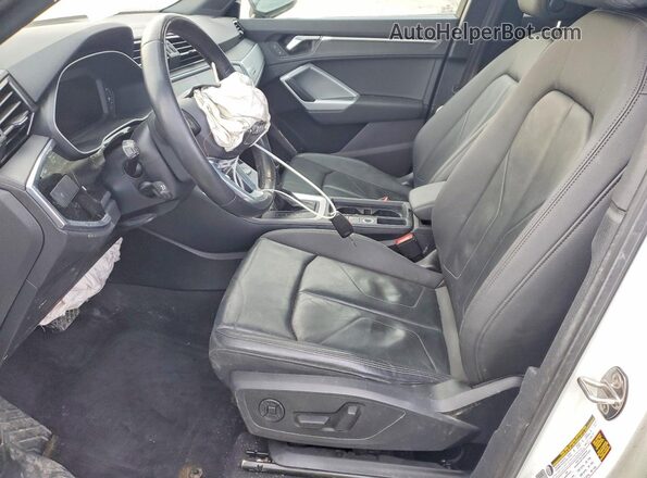 WA1AUCF31M1092452 2021 AUDI Q3 White Front interior view