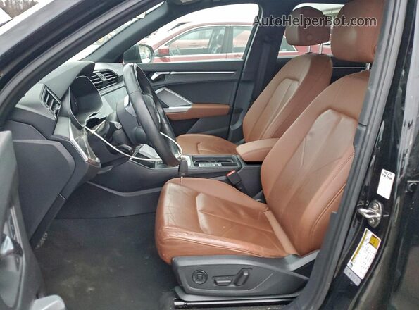 WA1AUCF34M1058893 2021 AUDI Q3 Черный Вид салона спереди